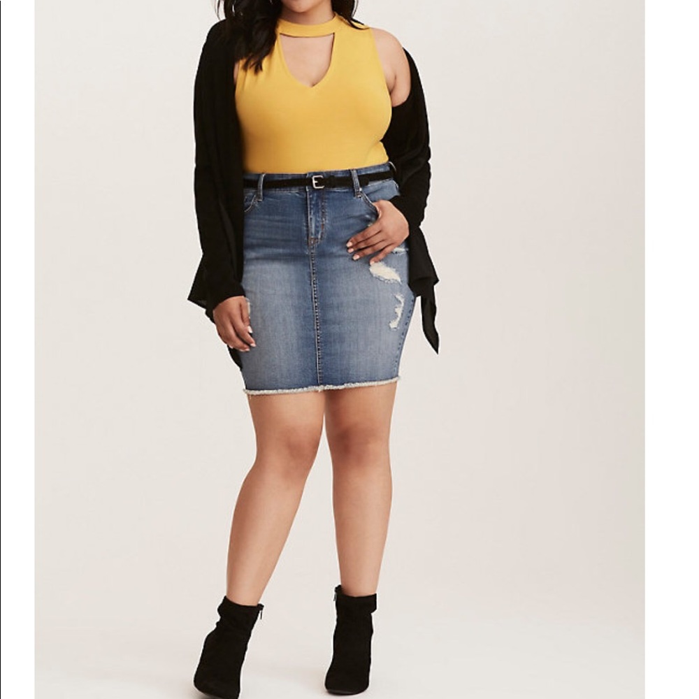 Torrid distressed jean skirt
